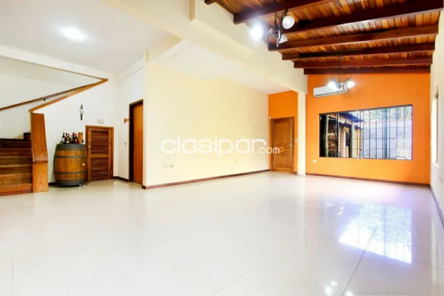 Casa en Las Lomas (Carmelitas) de tres dormit. Con piscina — foto 4