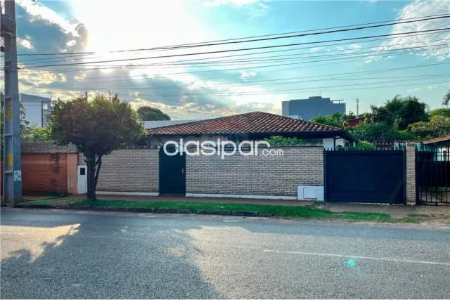 Amplia casa de una planta en terreno de 12 X 40 en bo.san cristobal cerca del eje co — foto 3
