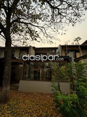 Casa en San Lorenzo barrio cerrado cod 4811