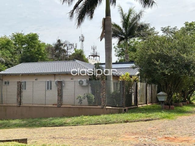Casa en esquina en el barrio María Auxiliadora, Encarnación: 3 habitaciones y 3 baños, foto 1