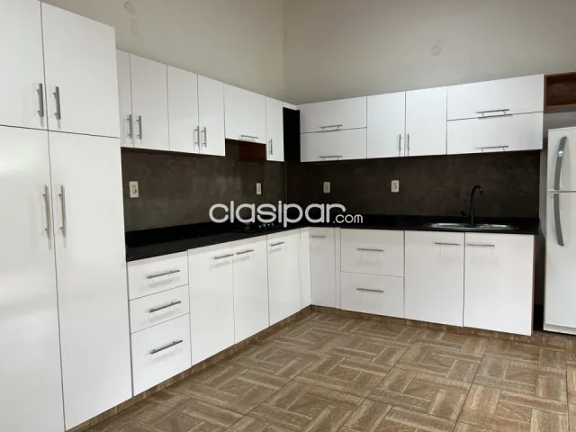 Casa en esquina en el barrio María Auxiliadora, Encarnación: 3 habitaciones y 3 baños, foto 4