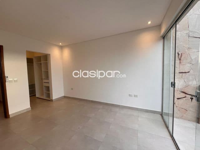 Duplex a estrenar sobre la calle Ysapy c/ Jasy zona Super Pueblo en Lambare