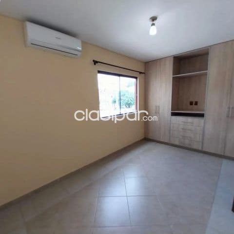 ALQUILA AMPLIO DUPLEX EN Lambaré Zona Municipalidad, sobre calle América