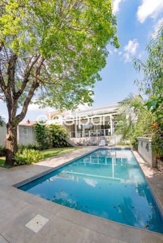 Manorá, Carmelitas: Importante residencia, 4 suites, ampios ambientes, gran jardín, piscin