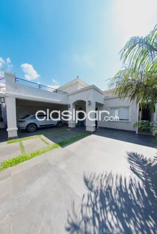 Manorá, Carmelitas: Importante residencia, 4 suites, ampios ambientes, gran jardín, piscin, foto 3