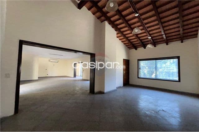 Amplia casa bo.Las Mercedes s/avda.españa c/gral.santos a pasos de la ande