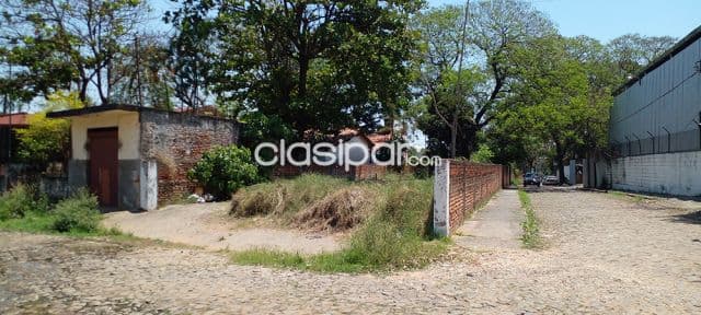 Amplio terreno a 100 m de av. Cacique lambare