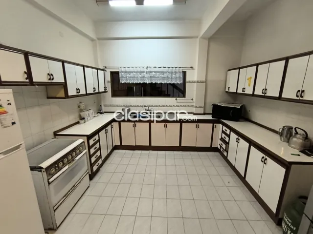 Casa quinta con 12 departamentos en el barrio Santa María: 19 habitaciones y 18 baños, foto 5