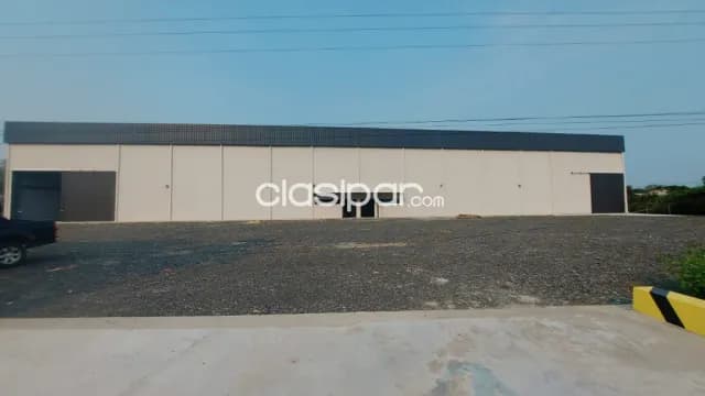 Limpio, piquete-cue: Privilegiada ubicación, s/ asfalto, 2.000 m2 a estrenar + oficinas, foto 2