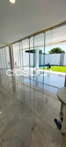 Se vende Casa de 5 Dormitorios en suite, en barrio Mburucuya. A estrenar — foto 3
