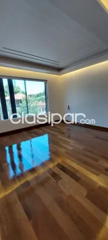 Se vende Casa de 5 Dormitorios en suite, en barrio Mburucuya. A estrenar — foto 5