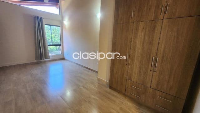 Se alquila duplex zona Colegio Panamericano