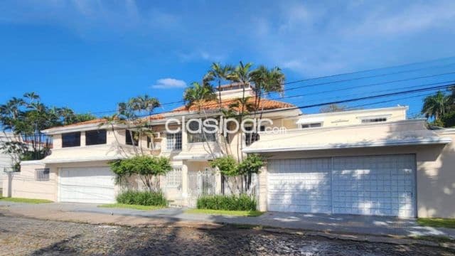 En venta amplia casa en Carmelitas, Asunción