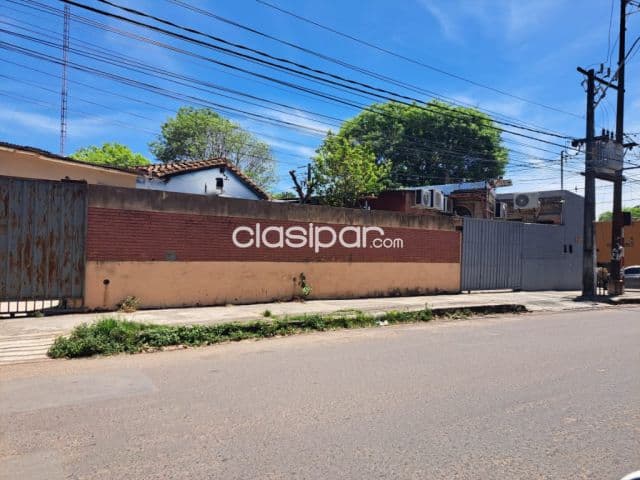 Amplio Inmueble de 570 m2 en Esquina, Asunción - CLHO6606159