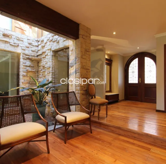 Bo. San cristobal: Lujosa residencia, 505 m2, 3 suites, jardín, piscina, impecable termina, foto 3