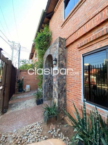 Z/ goethe, bo san jorge: P/ casa u oficina, 3 dormit, impecable, 2 garajes, 6.500.000 gs