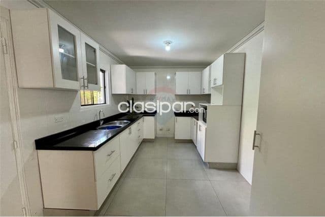 Prop de 600m2 c/3 hab, estacionamiento (p/5) piscina, quincho con parrilla en mburuc