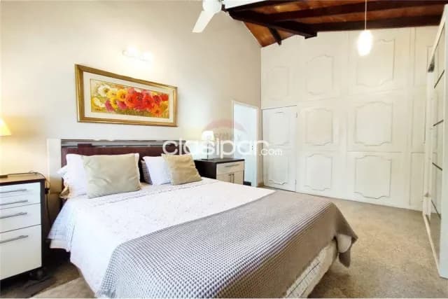 Residencia de 4 dorm, quincho, deposito y garage c/altillo en Manorá, Carmelitas — foto 3