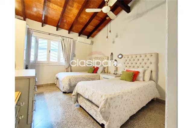 Residencia de 4 dorm, quincho, deposito y garage c/altillo en Manorá, Carmelitas — foto 4