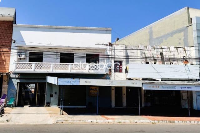 Prop zona mercado 4 c/2 dptos (dorm, cocina, etc y 2 salones, acceso a amplio estac