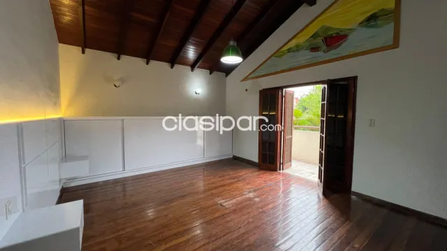 Casa con piscina en pleno centro de Encarnación: 5 habitaciones y 4 baños — foto 5