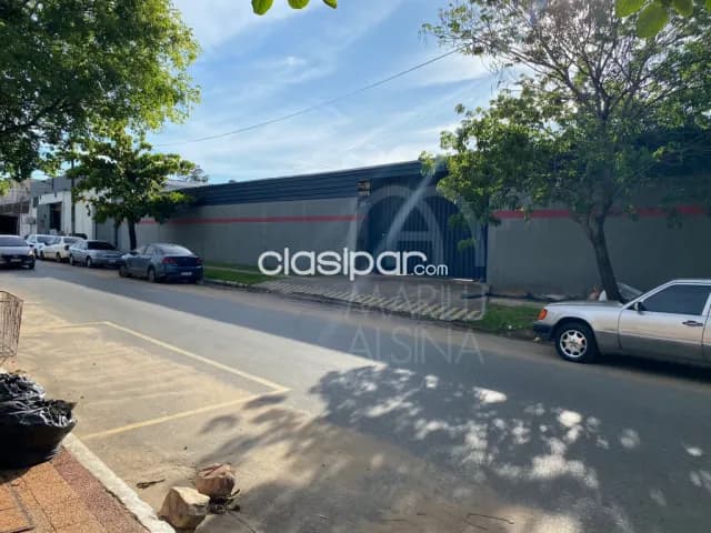 De amplio showroom avenida madame lynch con salida 2 calles, foto 3