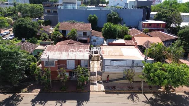 2 terrenos juntos con construcción de 1009 m2 en pleno centro de Encarnación — foto 3