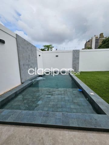 residencia minimalista con 5 dormitorios en suites a Estrenar en Mburucuyá COD V0311 — foto 1