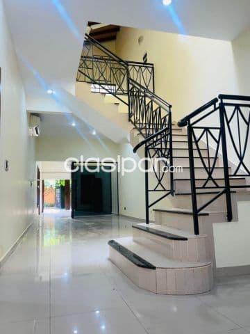 Los laureles alquilo: Impecable dúplex, 3 dormit, amplios ambientes, 2 garajes, parrilla