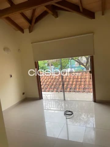 Los laureles alquilo: Impecable dúplex, 3 dormit, amplios ambientes, 2 garajes, parrilla — foto 4