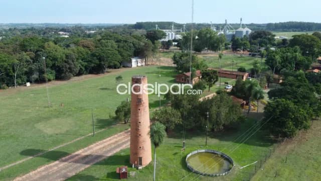 Gran campo con depósitos sobre ruta en liberación — foto 2