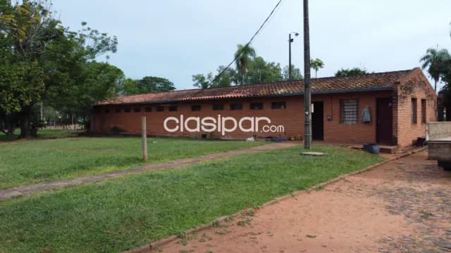 Gran campo con depósitos sobre ruta en liberación — foto 3