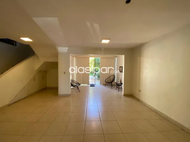 Se vende Casa de 5 Ambientes sobre la avenida Kubitschek — foto 3