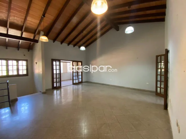 Se vende Casa de 5 Ambientes sobre la avenida Kubitschek — foto 4