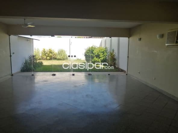 Casa en dos plantas sobre av. Colon acceso a costanera sur