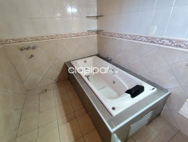 Nº de Ambientes: 13 Nº de Dormitorios: 3 Baños: 5 Total Mts² 765 Sup. Lote: 12 X 37 Sup. L, foto 3