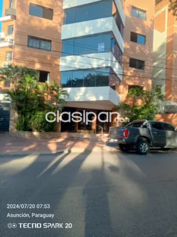 Prox. Avda. Mcal. López, col. Inter: Alquilo depto. 3 suites, balcones, amoblado, piscina — foto 2