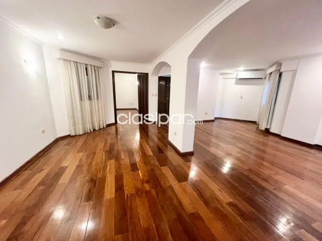 Prox. Avda. Mcal. López, col. Inter: Alquilo depto. 3 suites, balcones, amoblado, piscina — foto 3