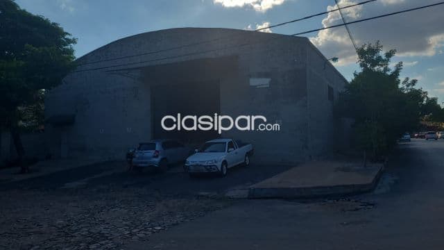 Prox. Abasto, alquilo deposito: 900 m2 + oficina + estacionamiento p/ camiones pesados