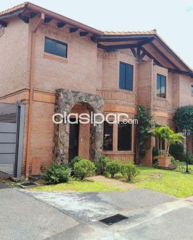 Duplex en condominio con 3 dormitorios en ykua sati
