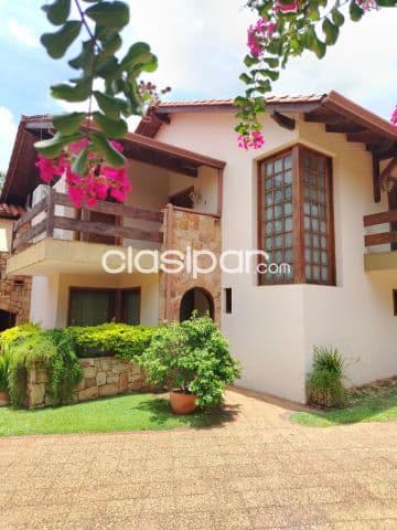 Casa en condominio con 4 dormitorios y escritorio