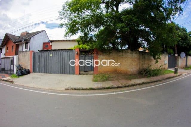 Hermosa casa de 2 pisos en 4to barrio c/3 habs en suite, piscina, garage, parrilla