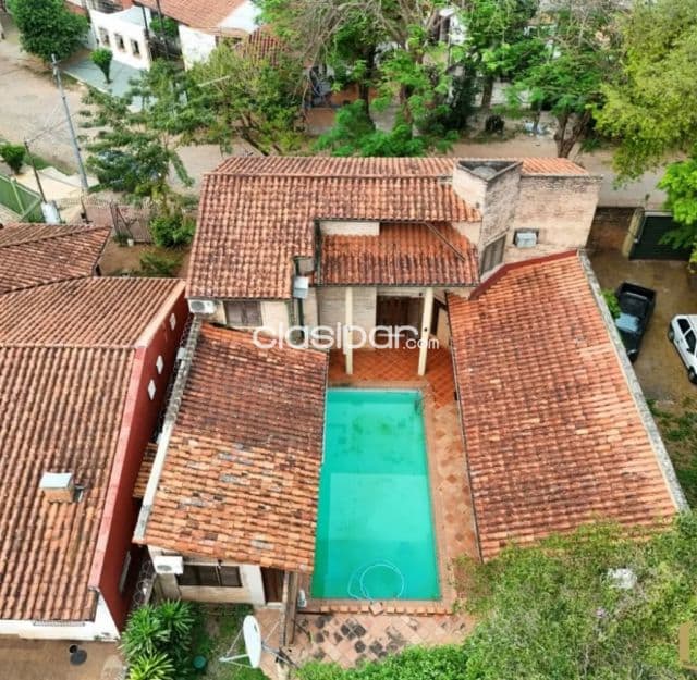 Casa de 5 dormitorios con piscina en Asuncion barrio Santa Librada zona Gral Santos