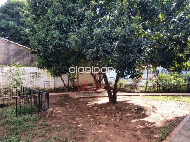Propiedad en barrio san cristobal de 611 mts2 , casa y local comercial al lado
