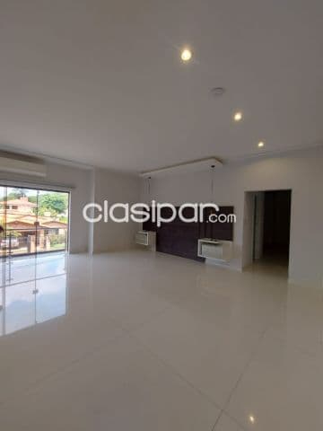 Amplia Residencia de 550 m2 en Ykua Sati - LHO6701861