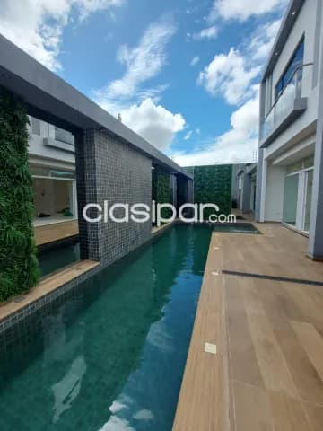 Amplia Residencia de 550 m2 en Ykua Sati - LHO6701861 — foto 5