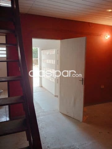 Bo Jara, brasilia: Vendo / alquilo, 400 m2 + oficinas, ubicación ideal, 8.000.000 gs