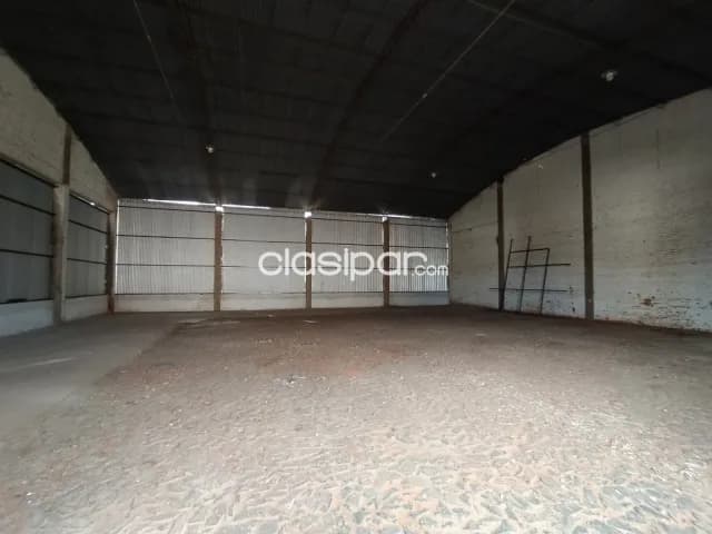 Gran campo con depósitos sobre ruta en liberación, foto 5