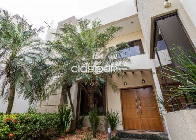 Hermosa residencia en Las Lomas Carmelitas a cuadras del shopping del sol