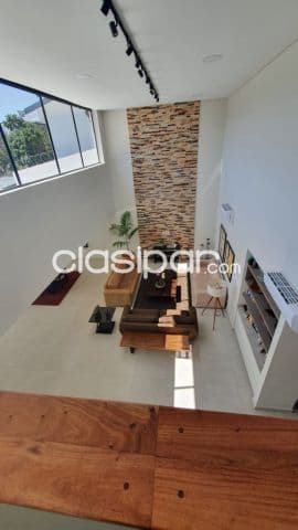 Mcal. Estigarribia: Residencia de lujo en alquiler, 4 suites, escritorio, amplio jardín